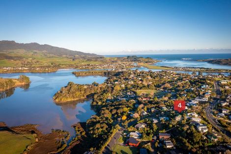 Photo of property in 4 Robertson Street, Raglan, 3225