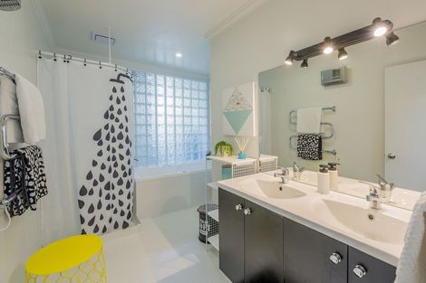 Photo of property in 7 Ngarara Road, Waikanae, 5036