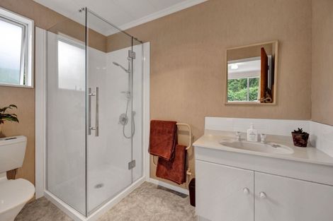 Photo of property in 2a Kendal Place, Merrilands, New Plymouth, 4312