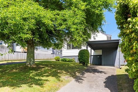 Photo of property in 72 Vodanovich Road, Te Atatu South, Auckland, 0610