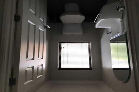 Photo of property in 5 Quedley Court, Eastern Beach, Auckland, 2012