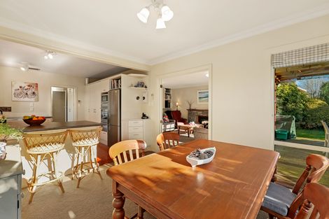 Photo of property in 32 Rosedale Place, Avonhead, Christchurch, 8042