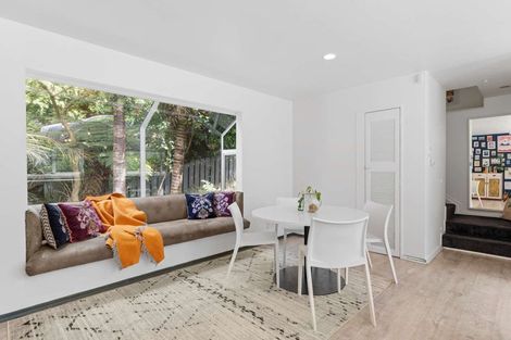 Photo of property in 1 Dorothy Road, Laingholm, Auckland, 0604