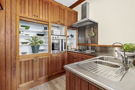 Photo of property in 320 Oriental Parade, Oriental Bay, Wellington, 6011