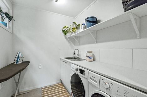 Photo of property in 2 Lyons Avenue, Murrays Bay, Auckland, 0630