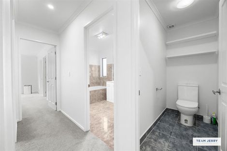 Photo of property in 28 Fairchild Avenue, Goodwood Heights, Auckland, 2105