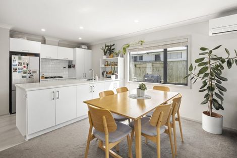 Photo of property in 43 Brindle Way, Newlands, Wellington, 6037