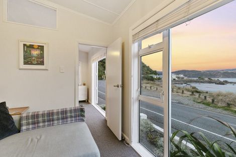 Photo of property in 106 Breaker Bay Road, Breaker Bay, Wellington, 6022