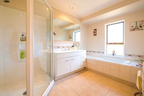 Photo of property in 2/6 Ti Nana Crescent, Henderson, Auckland, 0610