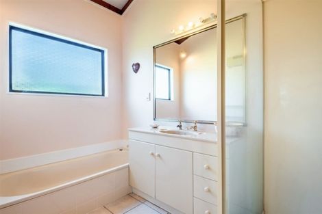 Photo of property in 35 Sarah Todd Lane, Waimauku, 0812