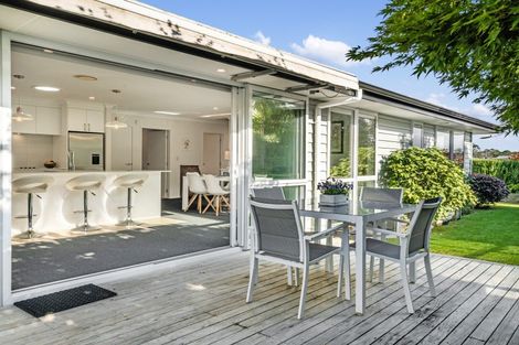 Photo of property in 11 Walnut Road, Riverhead, 0820