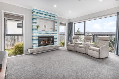 Photo of property in 4 Rotorua Grove, Aotea, Porirua, 5024