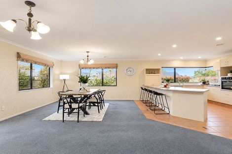 Photo of property in 1 Roderick Place, Rototuna, Hamilton, 3210