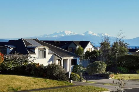 Photo of property in 2/94 Harvey Street, Waipahihi, Taupo, 3330