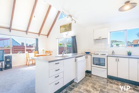 Photo of property in 27a Kingsbridge Place, Newlands, Wellington, 6037