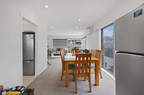 Photo of property in 18 Borrowdace Avenue, Botany Downs, Auckland, 2010