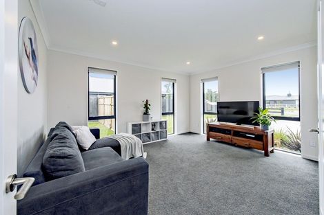 Photo of property in 8 Suffolk Drive, Kirwee, 7571