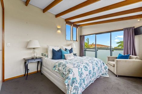 Photo of property in 65 Forrest Hill Road, Milford, Auckland, 0620