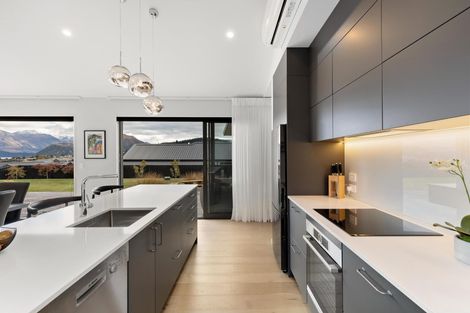 Photo of property in 8 The Heights Avenue, Wanaka, 9305