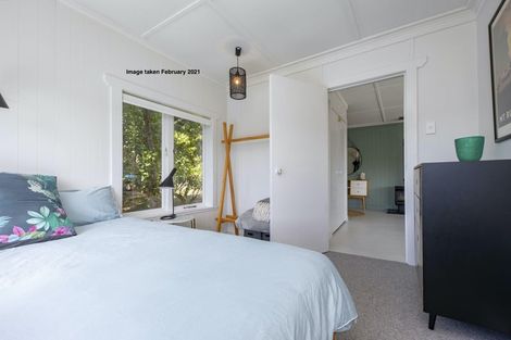 Photo of property in 42 Rayner Road, Piha, 0772