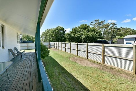 Photo of property in 2/11 Parakai Avenue, Parakai, 0830