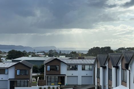 Photo of property in 17 Seafarer Crescent, Stanmore Bay, Whangaparaoa, 0932