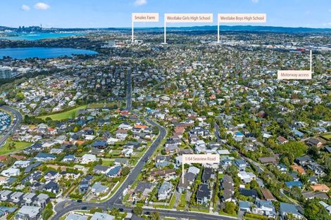 Photo of property in 1/64 Seaview Road, Castor Bay, Auckland, 0620