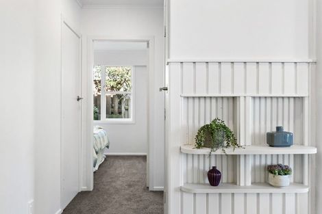 Photo of property in 11 Lomond Street, Newlands, Wellington, 6037