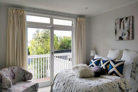 Photo of property in 4 Hollyhock Place, Browns Bay, Auckland, 0630