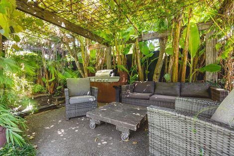 Photo of property in 10 Cooke Farm Grove, Waiwhakaiho, New Plymouth, 4312