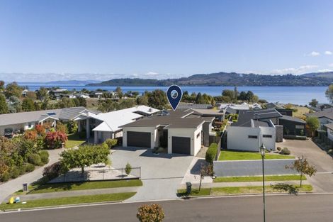 Photo of property in 9 Pukenamu Road, Rainbow Point, Taupo, 3330