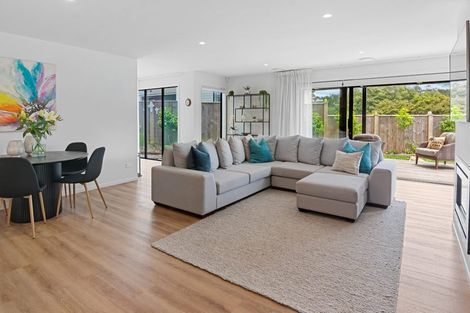 Photo of property in 9 Koiora Lane, Long Bay, Auckland, 0630