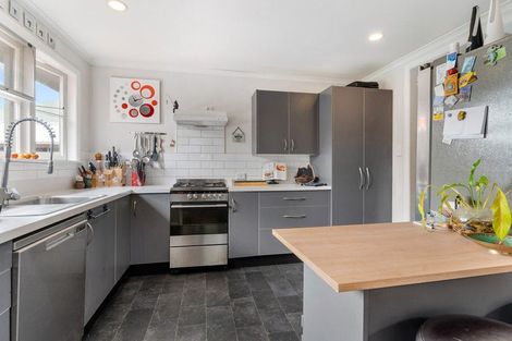 Photo of property in 12 Dixon Street, Carterton, 5713