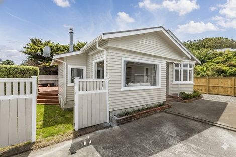 Photo of property in 43a Collins Avenue, Tawa, Wellington, 5028