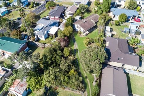 Photo of property in 1 Archlynn Road, Kelston, Auckland, 0602