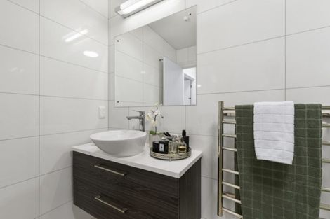 Photo of property in 6 Rewa Rewa Lane, Orewa, 0931