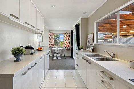 Photo of property in 1/15 Valdese Rise, Browns Bay, Auckland, 0630