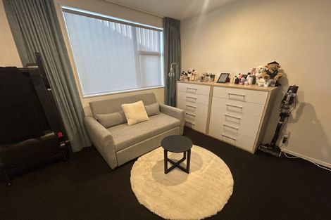 Photo of property in 5/15 Chivalry Road, Glenfield, Auckland, 0629