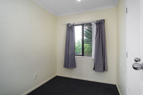 Photo of property in 17 Vina Place, Massey, Auckland, 0614