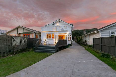 Photo of property in 255 The Parade, Island Bay, Wellington, 6023