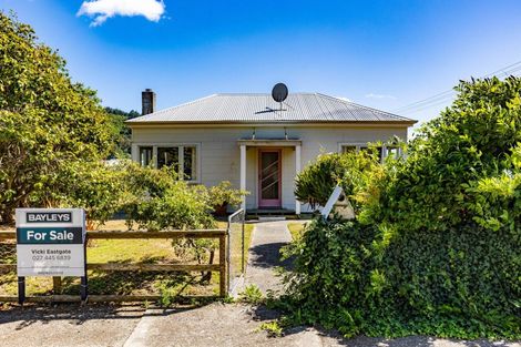 Photo of property in 65 Broadway, Picton, 7220