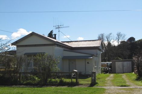 Photo of property in 34 Bruce Street, Hunterville, 4730