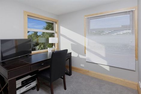 Photo of property in 32 The Brae, Mount Pleasant, Christchurch, 8081