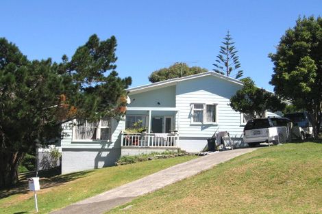 Photo of property in 32 Lysander Crescent, Beach Haven, Auckland, 0626