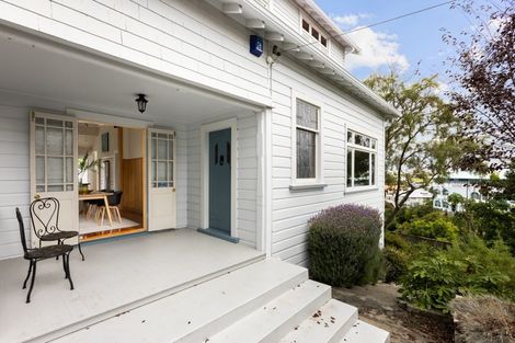 Photo of property in 18 Cobden Road, Bluff Hill, Napier, 4110