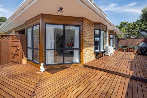 Photo of property in 5 Bay Lair Grove, Island Bay, Wellington, 6023