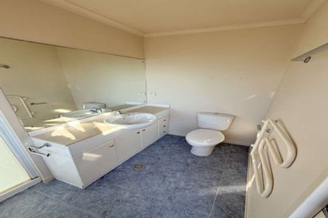 Photo of property in 16 Provence Esplanade, Te Atatu Peninsula, Auckland, 0610