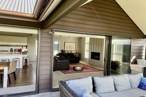 Photo of property in 18 Topping Place, Whitianga, 3510