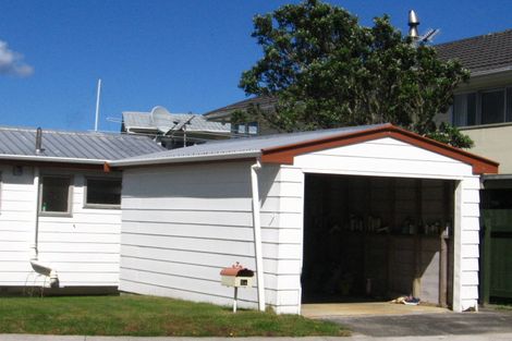 Photo of property in 8a Middlesex Place, Northland, Wellington, 6012