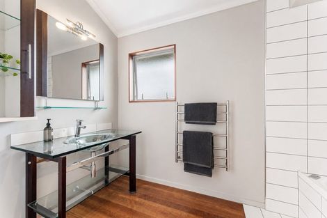 Photo of property in 33 Totara Road, Stanmore Bay, Whangaparaoa, 0932